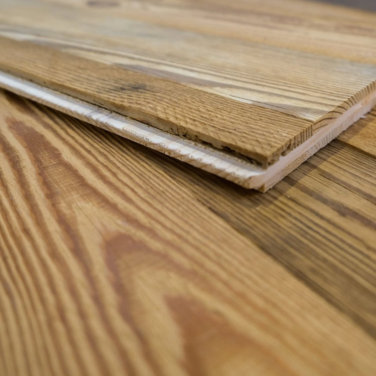 Wand- & Deckenverkleidung Altholz Fixformat mit Nut & Feder - karamell - Image 5