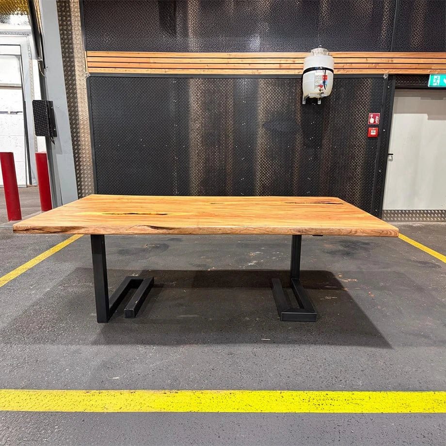 Massivholztisch Ulme mit Kufen-Stahlgestell - Image 7